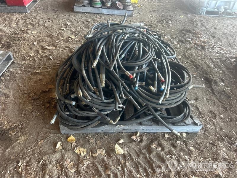 Quantity of Assorted Hydraulic Hoses Andre komponenter