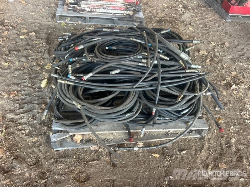 Quantity of Assorted Hydraulic Hoses Andre komponenter