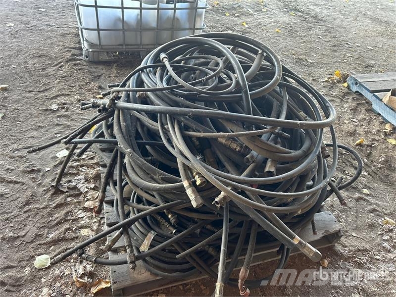 Quantity of Assorted Hydraulic Hoses Andre komponenter