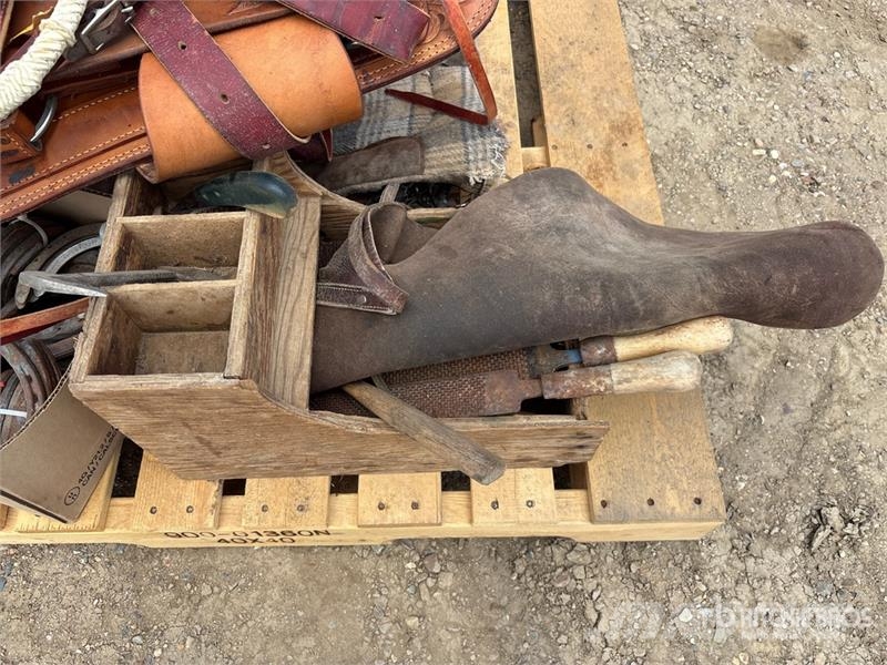 Quantity of Assorted Livestock Equipment Weitere Viehgeräte