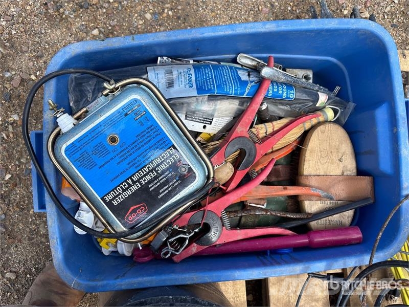 Quantity of Assorted Livestock Equipment Weitere Viehgeräte