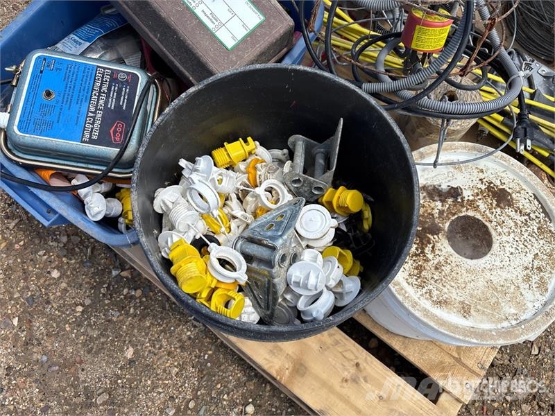 Quantity of Assorted Livestock Equipment Weitere Viehgeräte