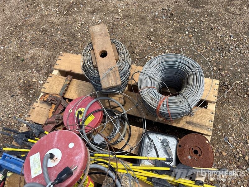 Quantity of Assorted Livestock Equipment Weitere Viehgeräte