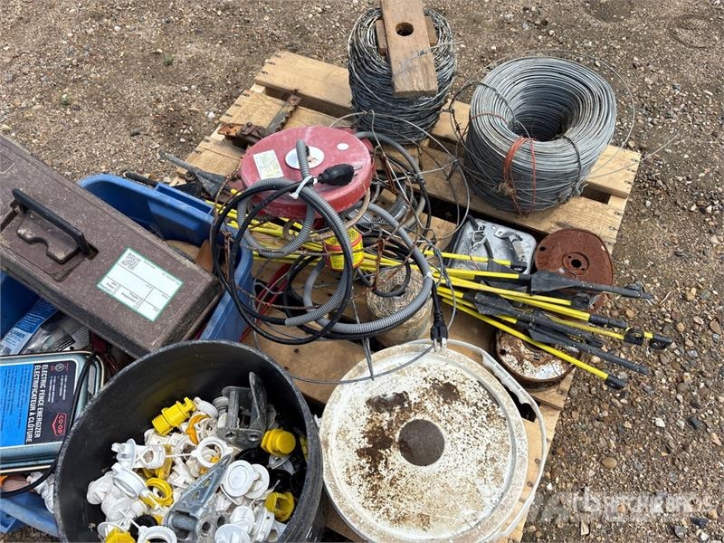 Quantity of Assorted Livestock Equipment Weitere Viehgeräte