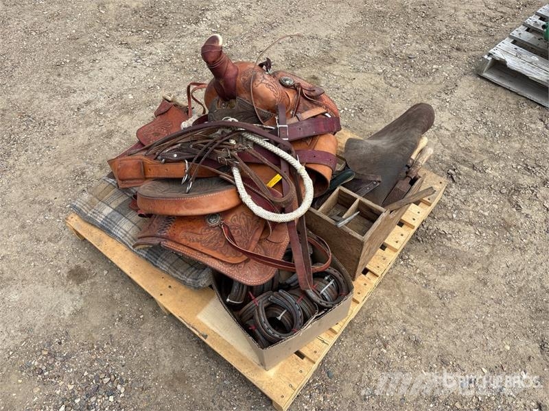 Quantity of Assorted Livestock Equipment Weitere Viehgeräte