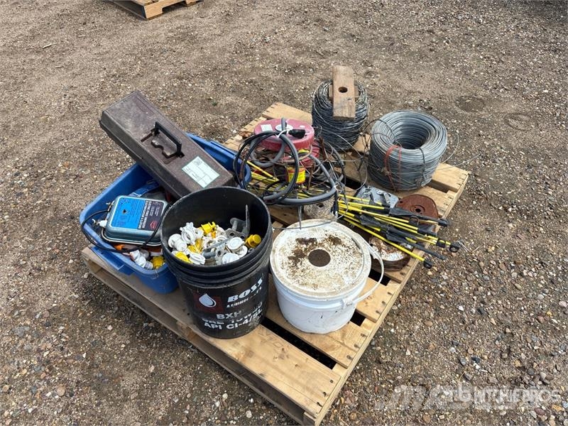 Quantity of Assorted Livestock Equipment Weitere Viehgeräte