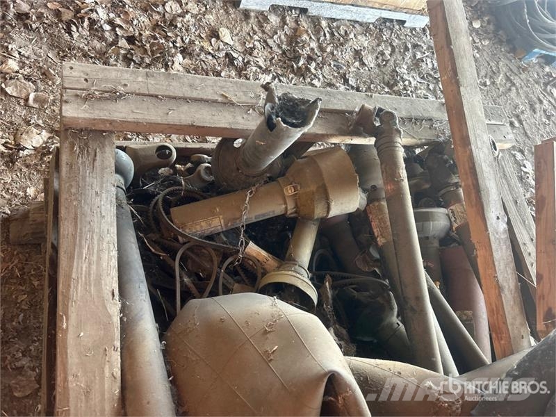 Quantity of Assorted PTO Shafts and. Driveline Par Andre komponenter