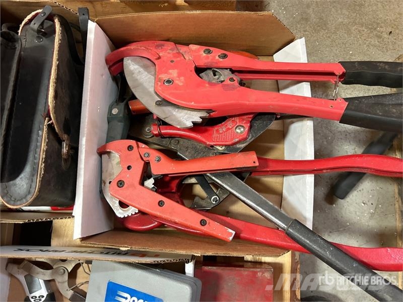 Quantity of Assorted Pliers, Pipe Cutters, Test Eq Drugi deli