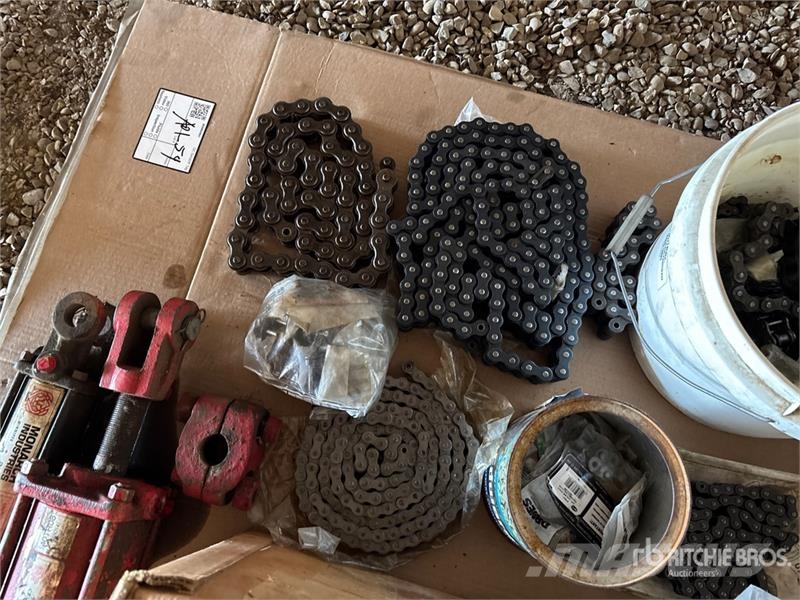 Quantity of Assorted Roller Chains مكونات أخرى