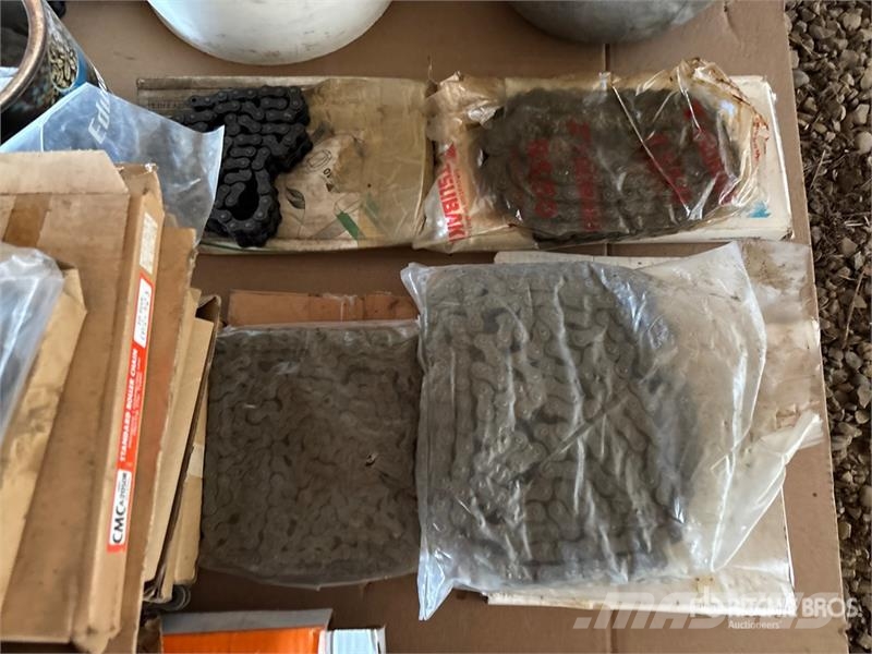 Quantity of Assorted Roller Chains مكونات أخرى