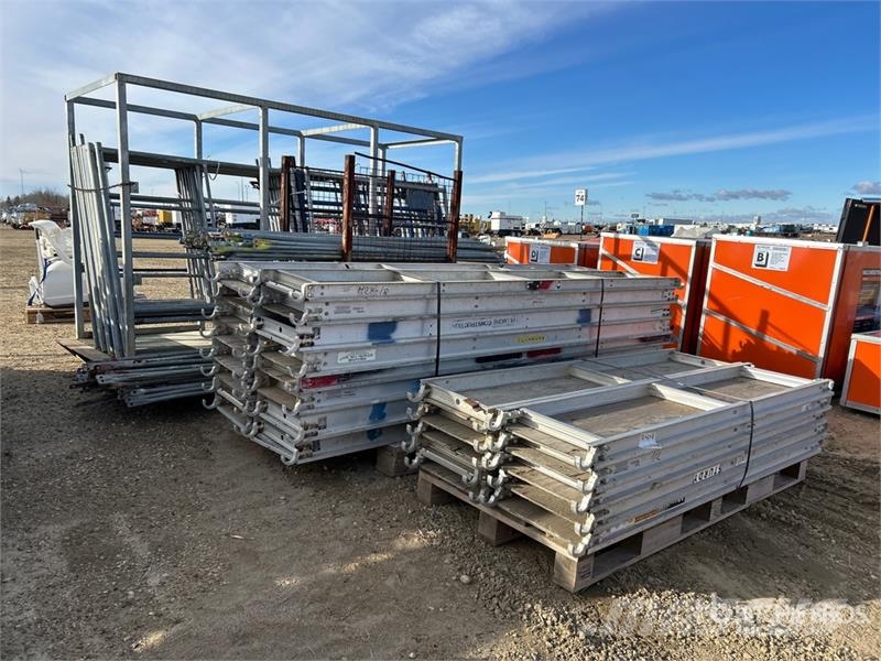 Quantity of Assorted Scaffolding Gerüste & Zubehör