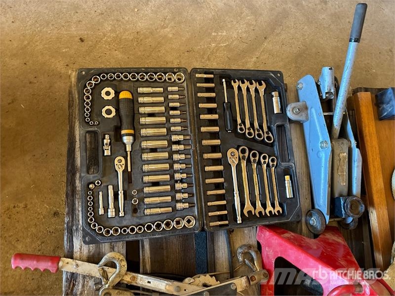 Quantity of Assorted Shop Tools Egyéb alkatrészek