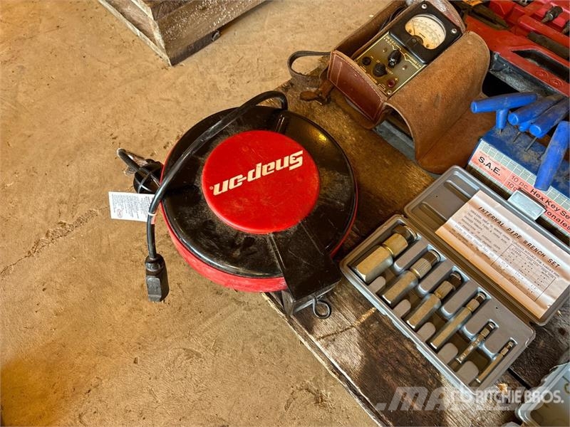 Quantity of Assorted Shop Tools Other components