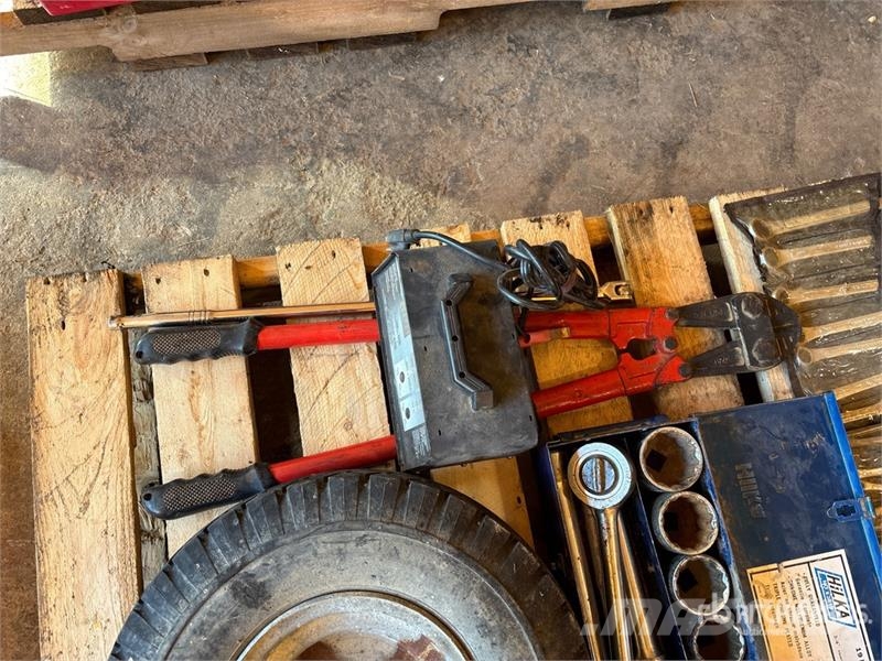 Quantity of Assorted Shop Tools Kiti naudoti statybos komponentai