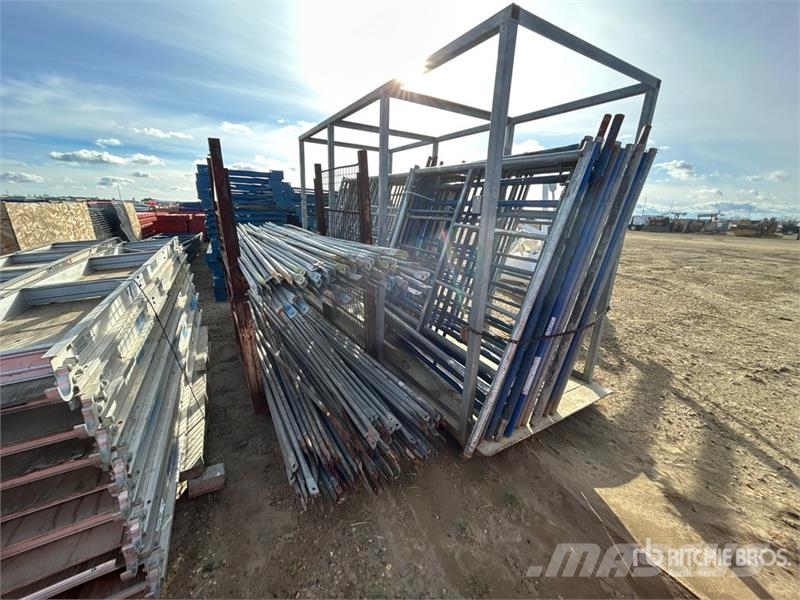 Quantity of Assorted Scaffolding Gerüste & Zubehör