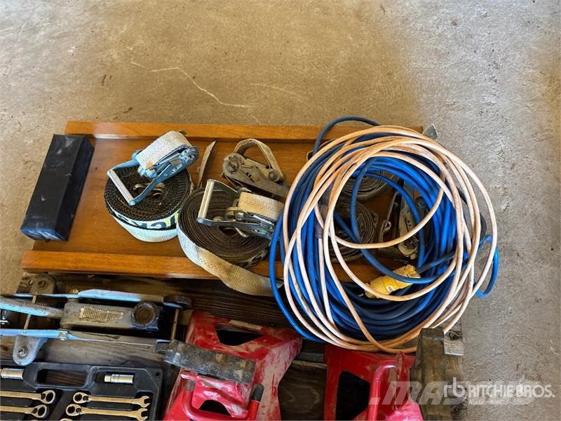 Quantity of Assorted Shop Tools Egyéb alkatrészek