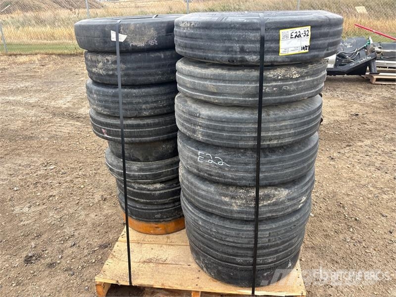  Quantity of Assorted Sizes and Tread Patterns Tire Gume, kotači i naplatci