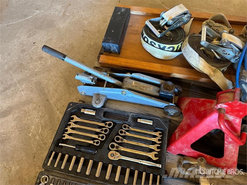 Quantity of Assorted Shop Tools Egyéb alkatrészek