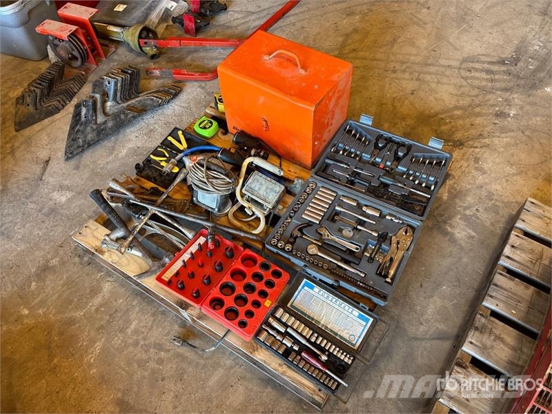  Quantity of Assorted Shop Tools Egyéb alkatrészek