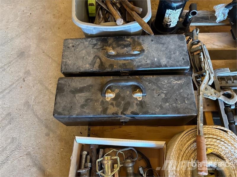 Quantity of Assorted Shop Tools Egyéb alkatrészek