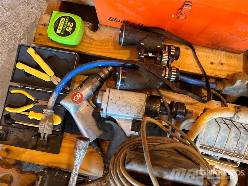  Quantity of Assorted Shop Tools Egyéb alkatrészek