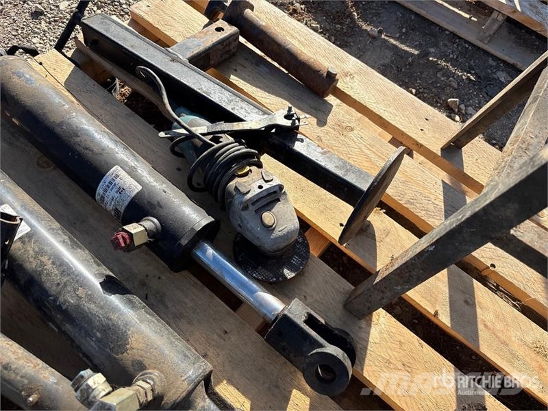 Quantity of Assorted Shop Tools Andre komponenter