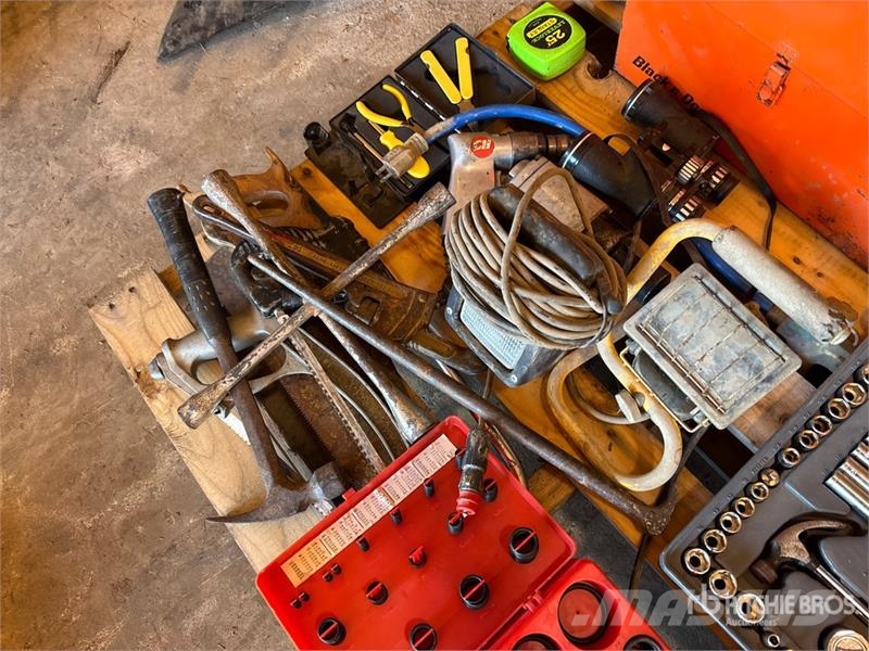  Quantity of Assorted Shop Tools Egyéb alkatrészek