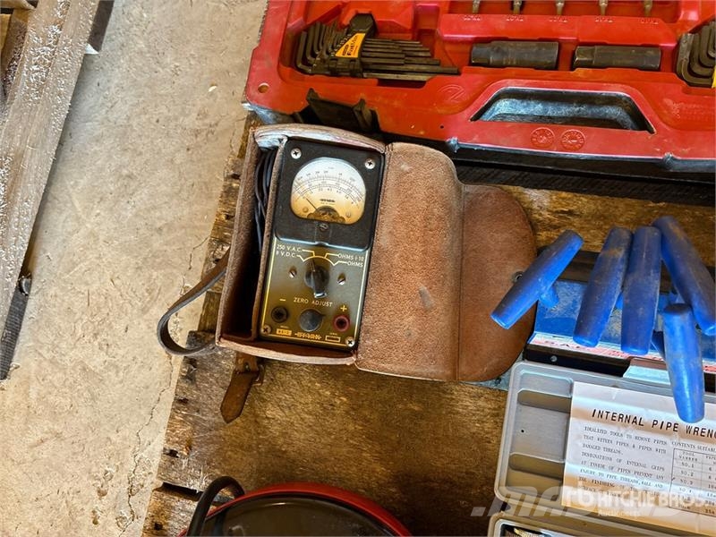 Quantity of Assorted Shop Tools Other components