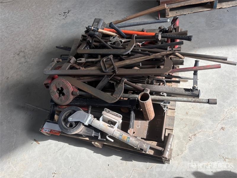 Quantity of Assorted Tools Ďalšie komponenty