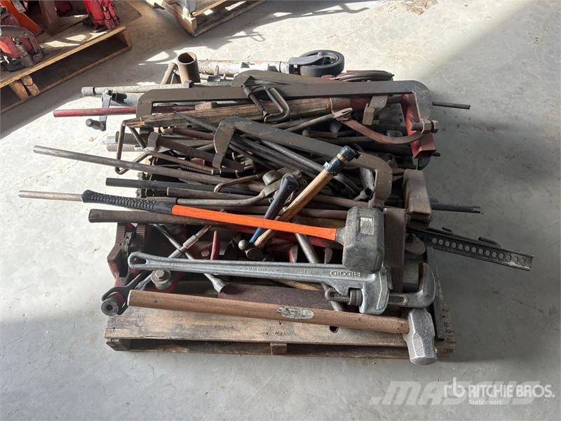 Quantity of Assorted Tools Ďalšie komponenty