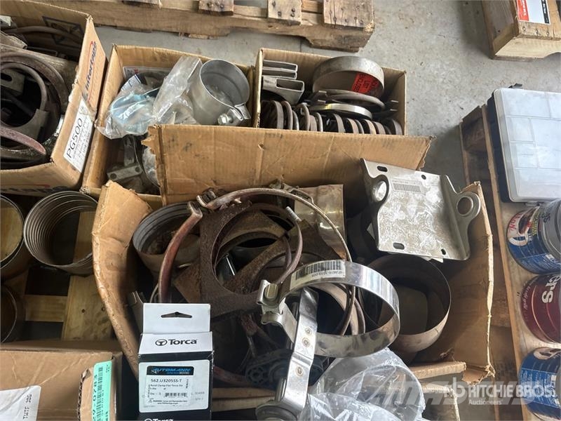 Quantity of Assorted Truck Parts (Unused) Transportes - Outros