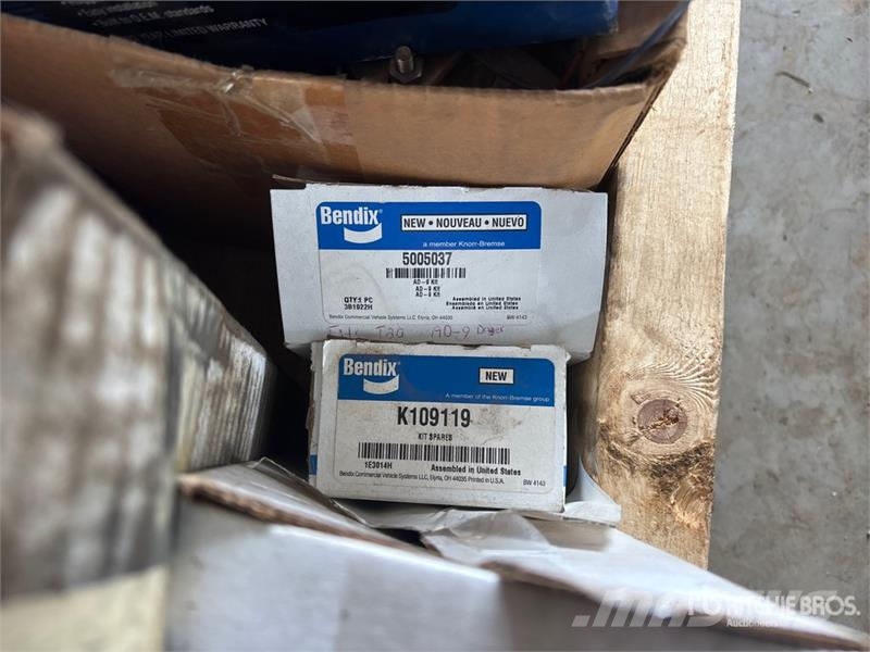 Quantity of Assorted Valves & Kits (Unused) Transportes - Outros