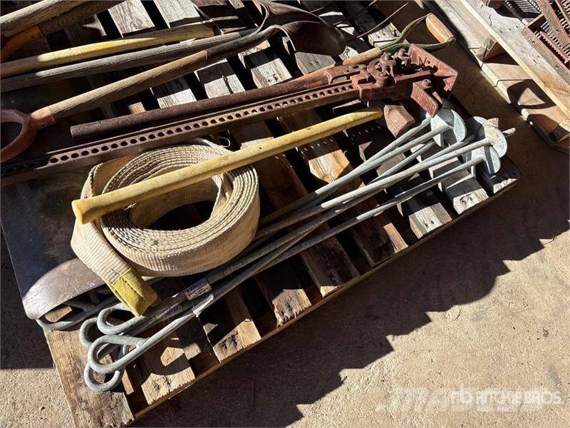 Quantity of Assorted Yard Tools Egyéb alkatrészek