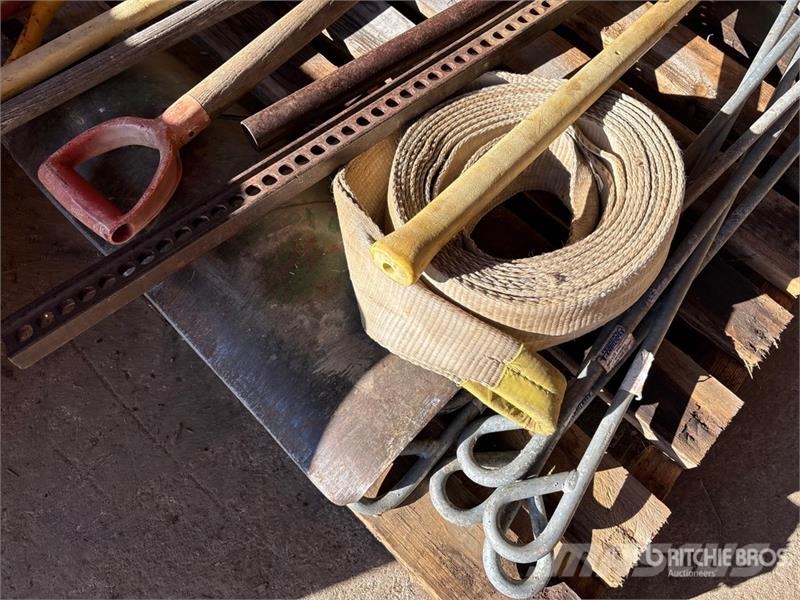 Quantity of Assorted Yard Tools Egyéb alkatrészek