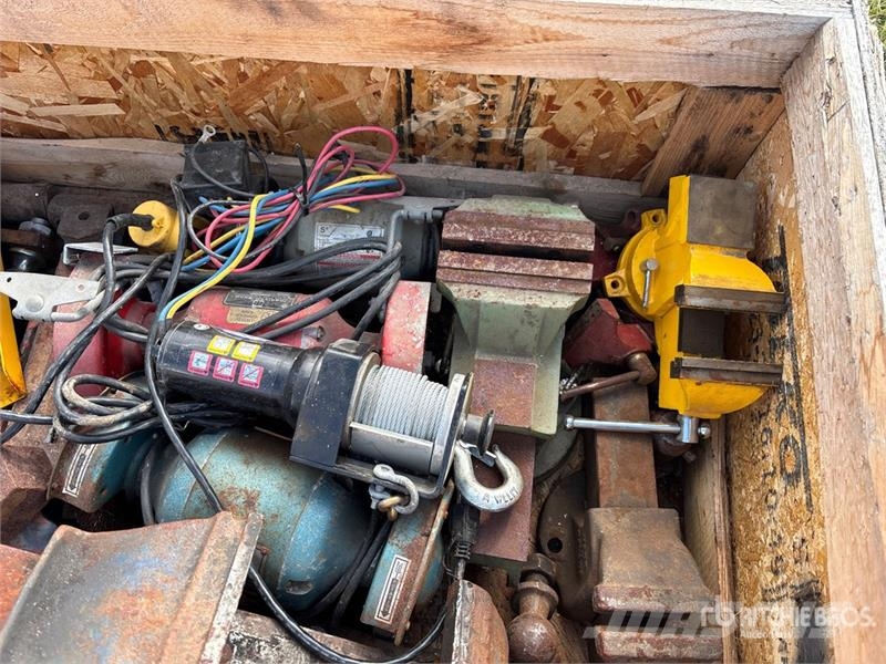 Quantity of Ball Hitch, Winch, Grinder, Vice Drugi deli