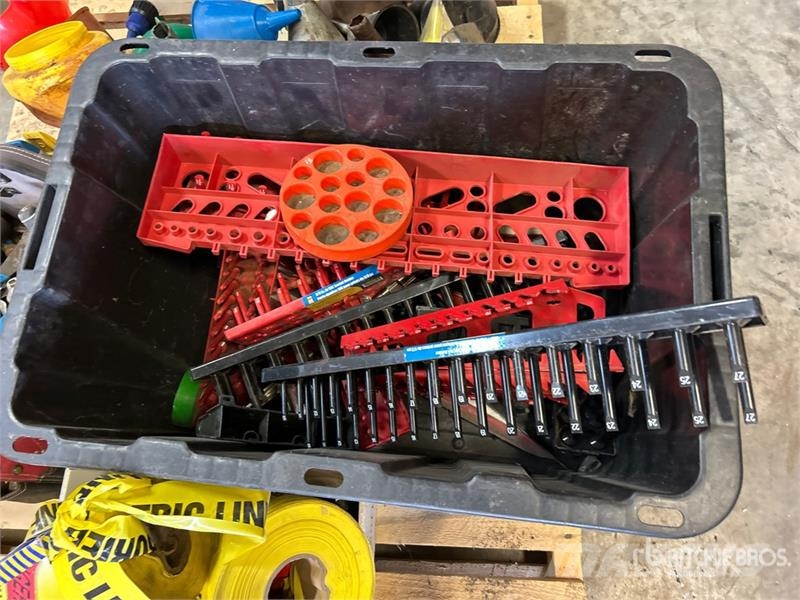Quantity of Barricade Tapes, Funnels,Socket Holder 其他組件