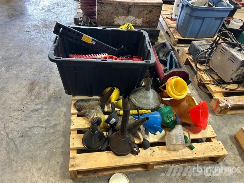 Quantity of Barricade Tapes, Funnels,Socket Holder 其他組件