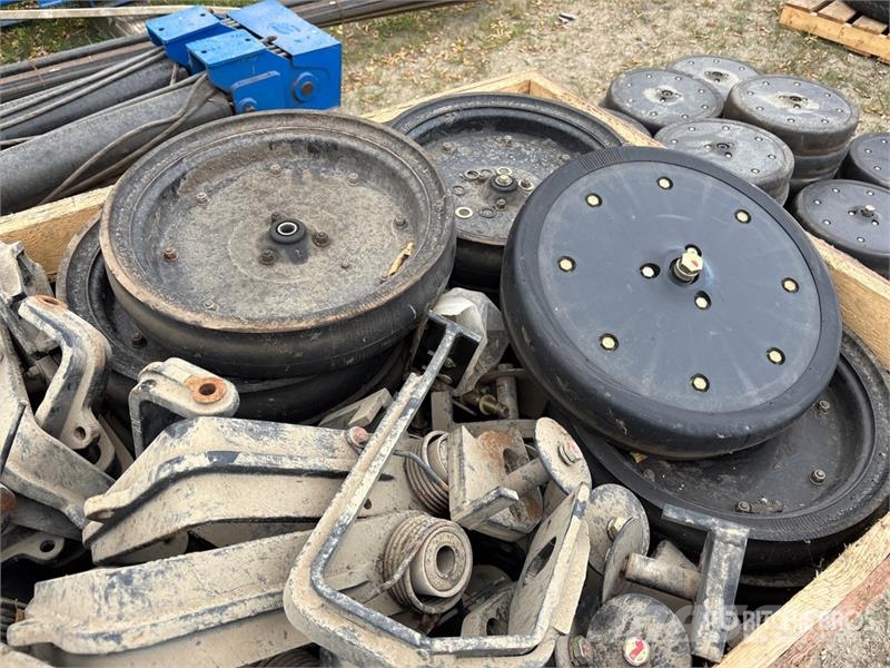 Quantity of Bourgault 3320 Air Drill Parts Andre komponenter
