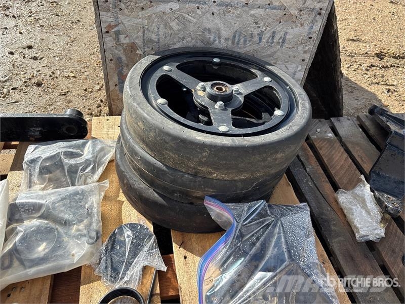 Quantity of Bourgault 3710 Air Drill Parts Andre komponenter