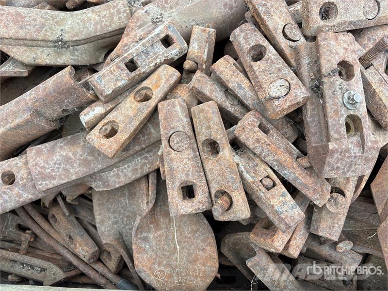 Quantity of Bourgault 9200 Cultivator Parts Andre komponenter