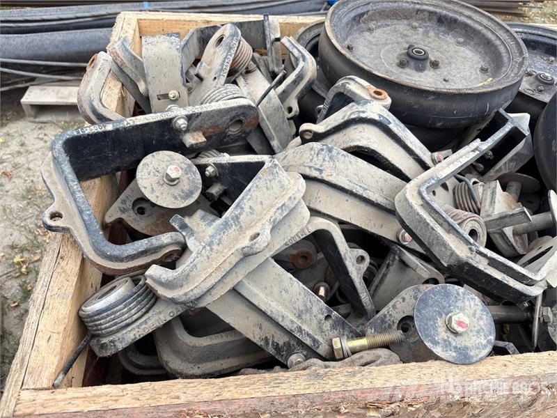 Quantity of Bourgault 3320 Air Drill Parts Andre komponenter