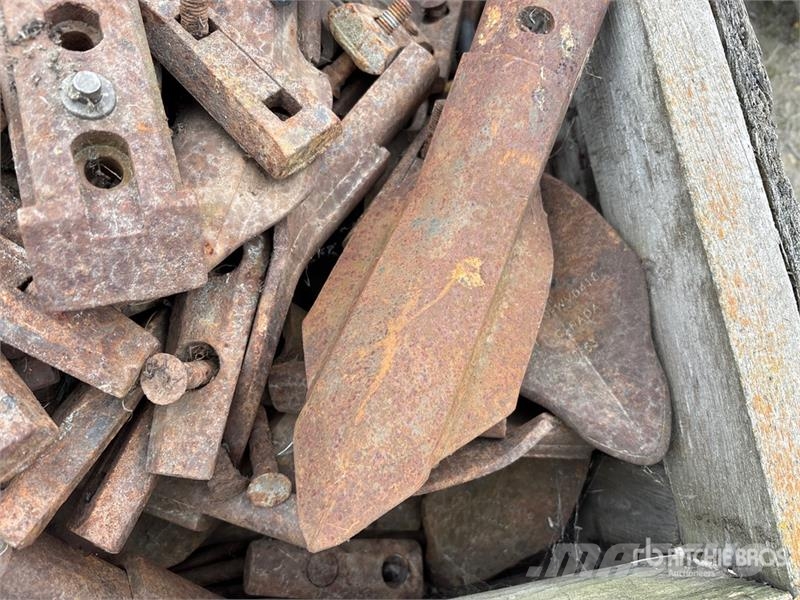 Quantity of Bourgault 9200 Cultivator Parts Andre komponenter