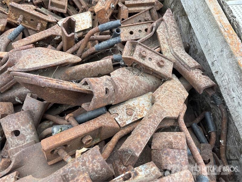 Quantity of Bourgault 9200 Cultivator Parts Andre komponenter