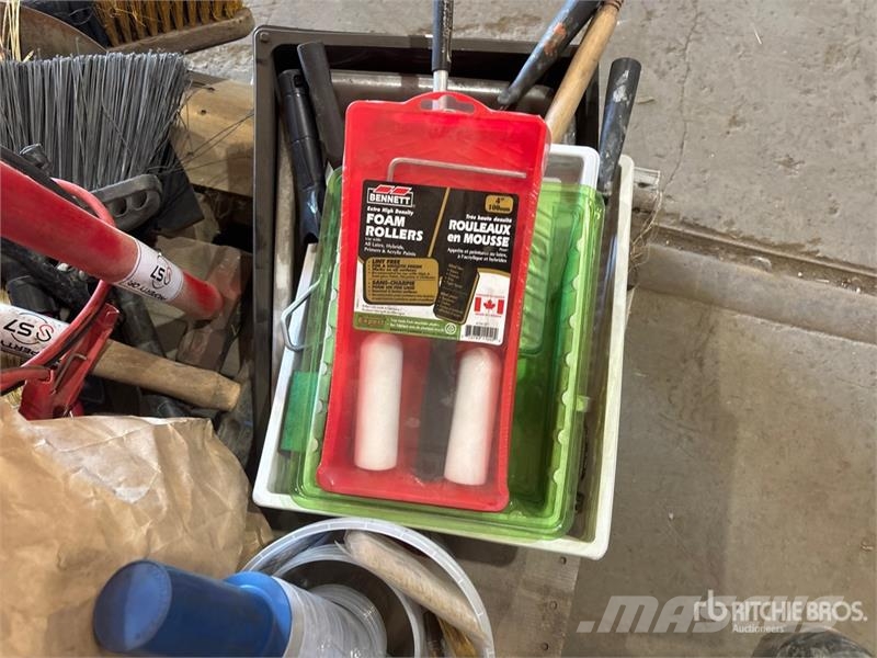 Quantity of Brooms, Shovels, Foam Rollers, Hammer, Drugi deli
