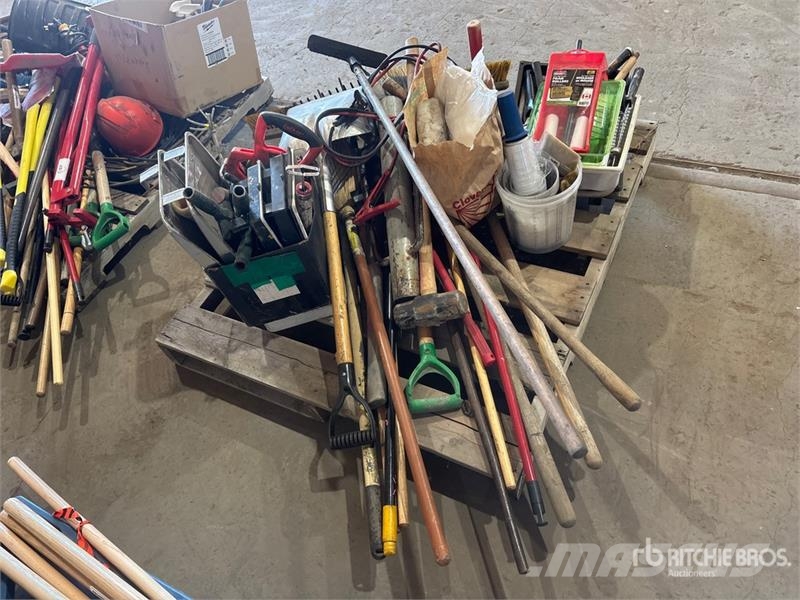 Quantity of Brooms, Shovels, Foam Rollers, Hammer, Drugi deli