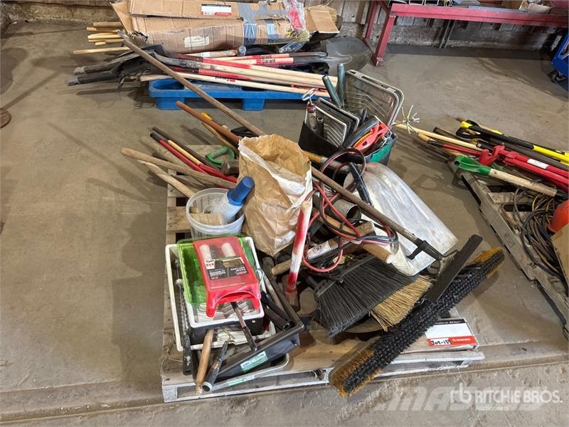 Quantity of Brooms, Shovels, Foam Rollers, Hammer, Drugi deli