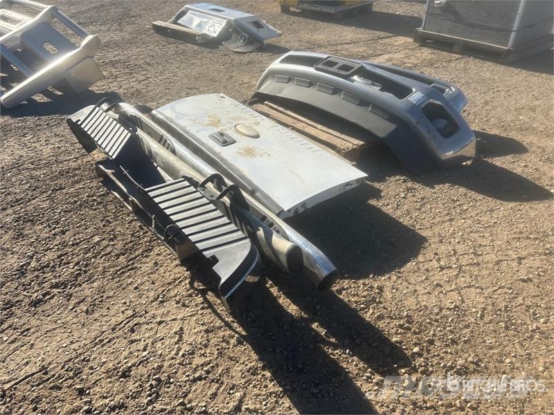  Quantity of Bumper معدات النقل - غير ذلك