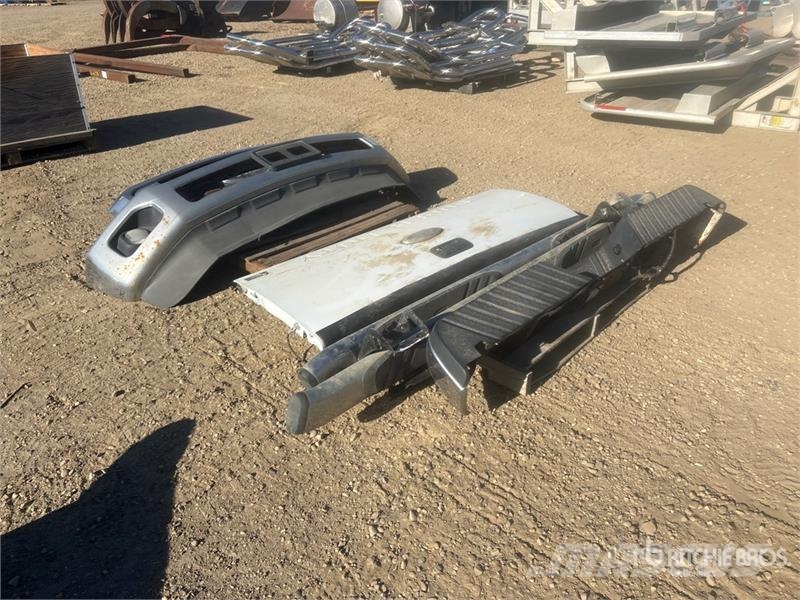  Quantity of Bumper معدات النقل - غير ذلك
