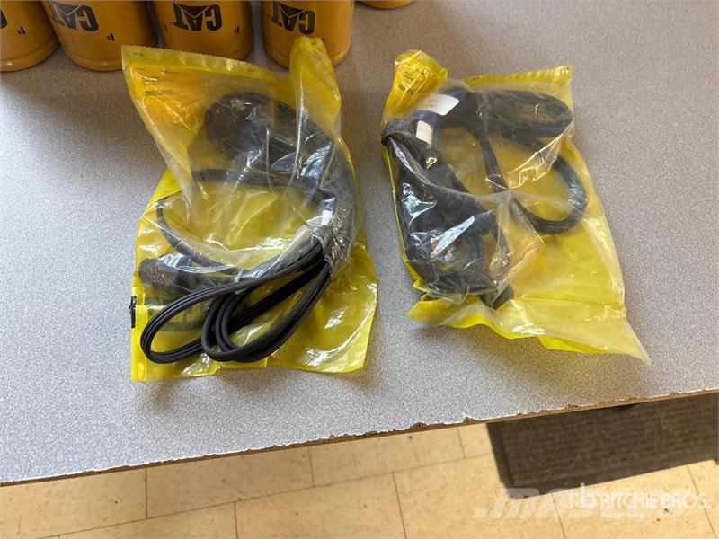 Quantity of Cat Parts, Filters, Belts (Unused) Andre komponenter