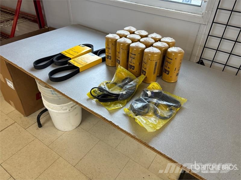 Quantity of Cat Parts, Filters, Belts (Unused) Andre komponenter